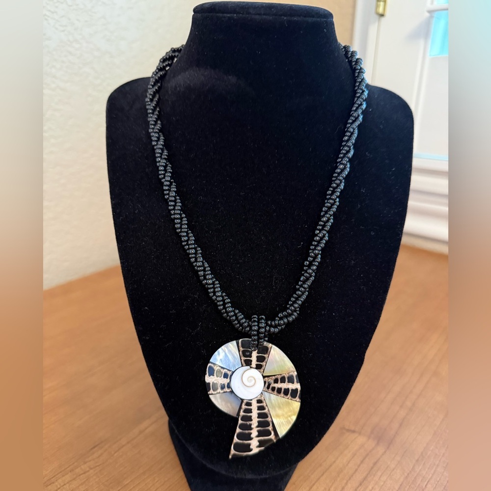 MOTHER OF PEARL RICE SHAPE SEASHELL NECKLACE AND LARGER SHELL PENDANT